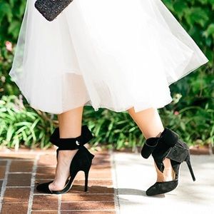 Black bow pump